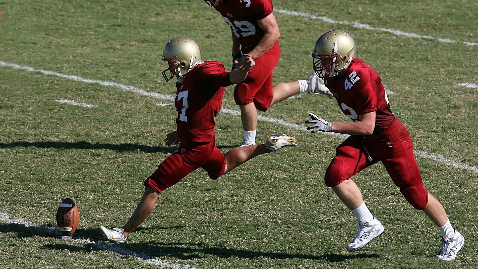 哈兰德连续4场主场梅开二度,跻身英超历史前三,哈兰德德甲首秀